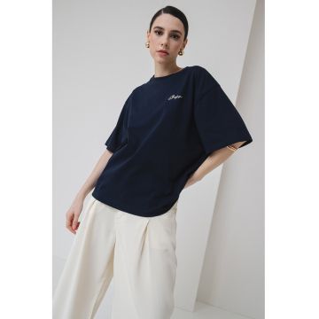 Tricou supradimensionat cu decolteu la baza gatului
