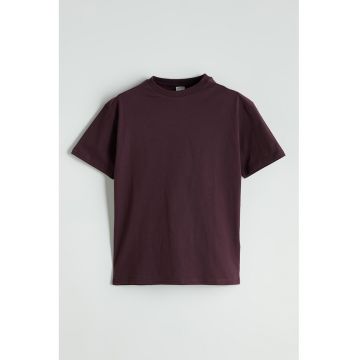 Tricou uni cu decolteu la baza gatului