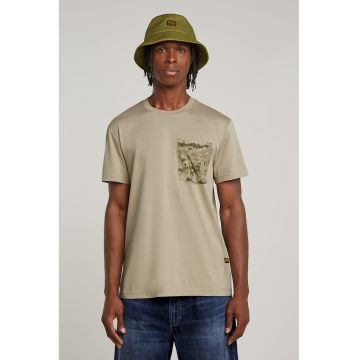 Tricou cu buzunar pe piept cu model
