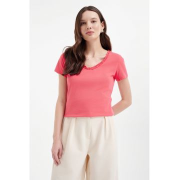 Tricou cu decolteu in V si volane