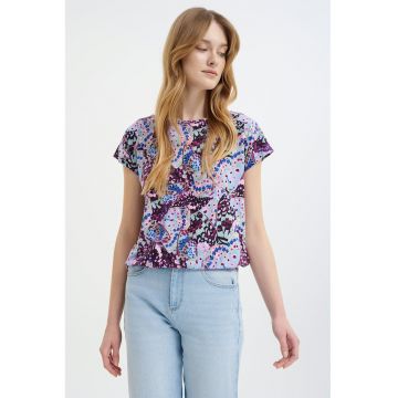 Tricou cu decolteu la baza gatului si imprimeu