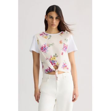 Tricou cu imprimeu floral si detaliu innodat