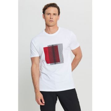 Tricou cu imprimeu grafic si decolteu la baza gatului