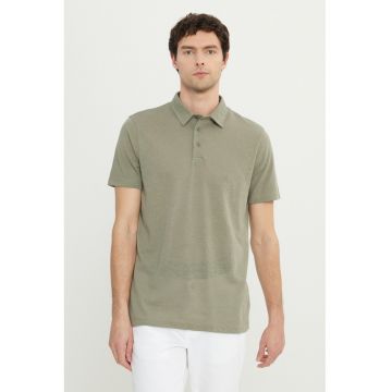 Tricou polo cu fenta cu nasturi