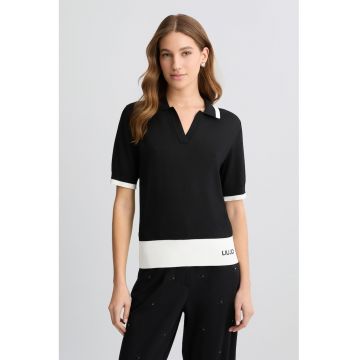 Tricou slim fit cu decolteu in V si logo