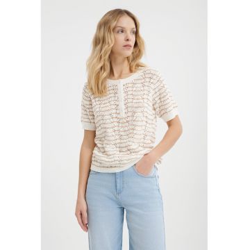 Tricou texturat cu fenta cu nasturi