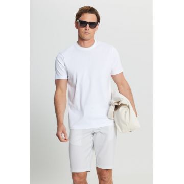 Tricou uni cu decolteu la baza gatului