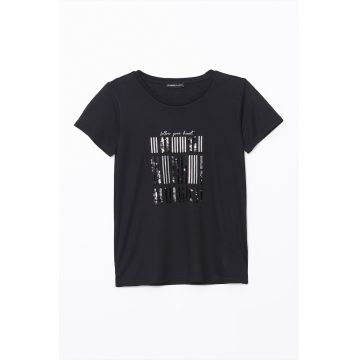 Tricou cu aplicatii cu paiete