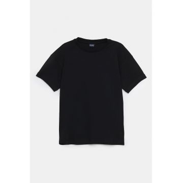 Tricou cu decolteu la baza gatului si model uni