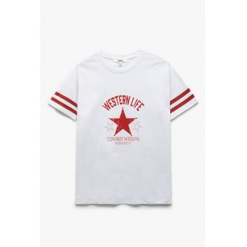 Tricou cu model text si decolteu la baza gatului