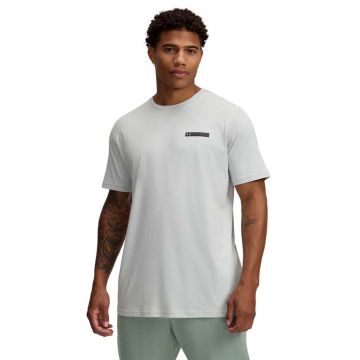 Tricou din amestec de bumbac cu decolteu la baza gatului si logo discret
