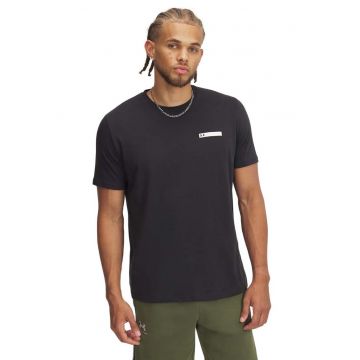 Tricou din amestec de bumbac cu decolteu la baza gatului si logo discret