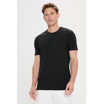 Tricou uni cu decolteu la baza gatului