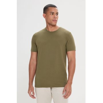 Tricou uni cu decolteu la baza gatului