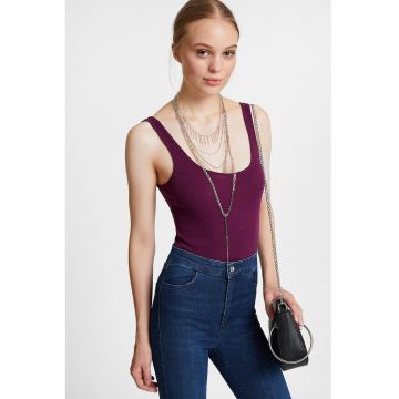 Top slim-fit cu decolteu rotund