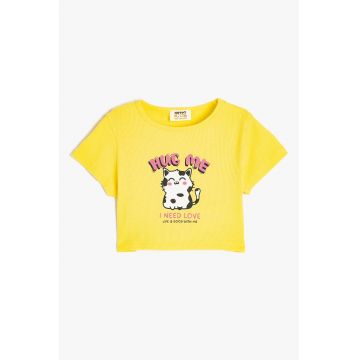 Tricou crop cu imprimeu grafic