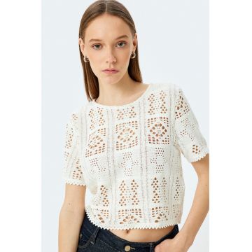 Tricou crop cu perforatii