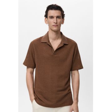 Tricou cu aspect perforat si decolteu in V