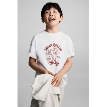 Tricou cu decolteu la baza gatului si imprimeu