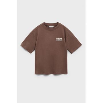 Tricou cu decolteu la baza gatului si imprimeu