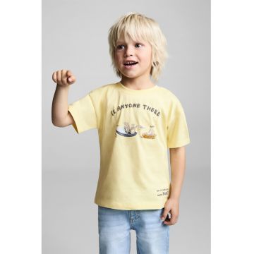 Tricou cu decolteu la baza gatului si imprimeu grafic frontal