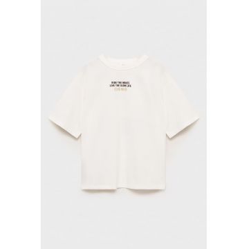 Tricou cu decolteu la baza gatului si imprimeu pe partea din spate