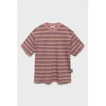 Tricou cu decolteu la baza gatului si model in dungi