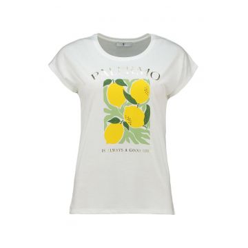 Tricou cu decolteu rotund si imprimeu cu fructe