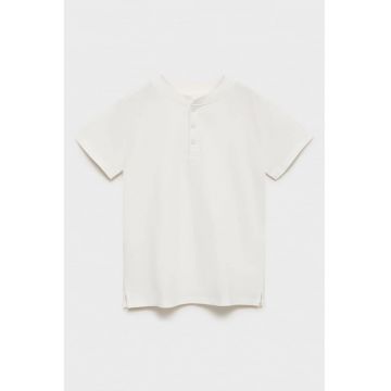 Tricou cu model uni si fenta cu nasturi