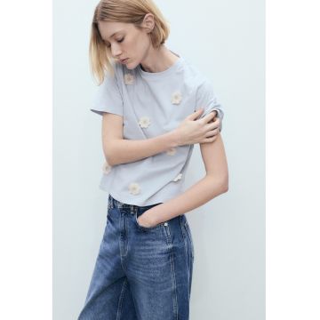 Tricou de bumbac cu aplicatii florale