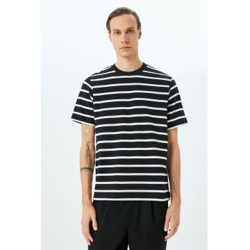 Tricou din bumbac cu model in dungi