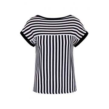 Tricou in dungi cu decolteu tip barcuta