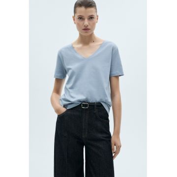 Tricou lejer cu decolteu in V
