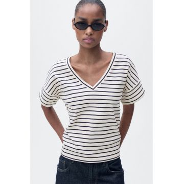 Tricou lejer cu dungi si decolteu in V