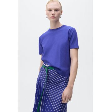 Tricou uni cu decolteu la baza gatului