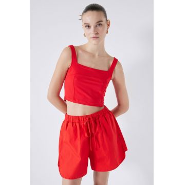 Top crop cu decolteu patrat