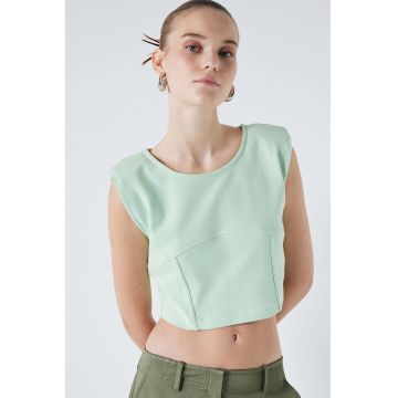 Tricou crop cu decolteu la baza gatului