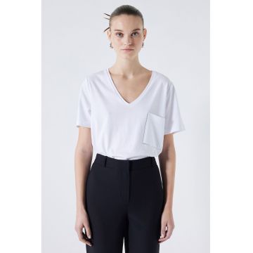 Tricou cu decolteu in V si buzunar pe piept