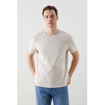 Tricou cu decolteu la baza gatului si model uni