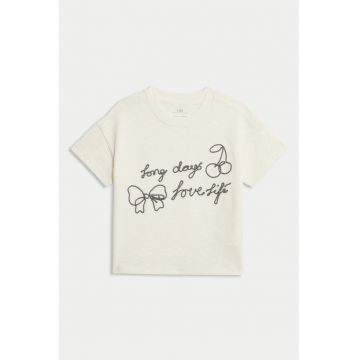 Tricou cu decolteu la baza gatului si text brodat