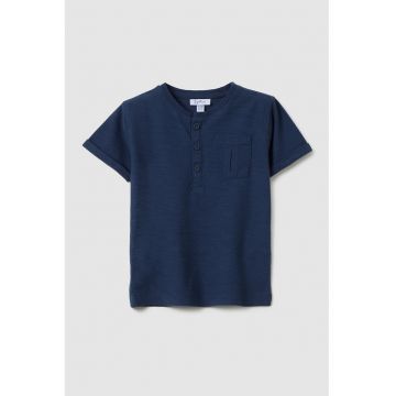 Tricou cu fenta cu nasturi si buzunar pe piept