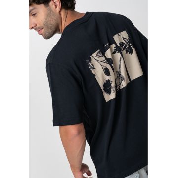 Tricou cu imprimeu grafic pe spate