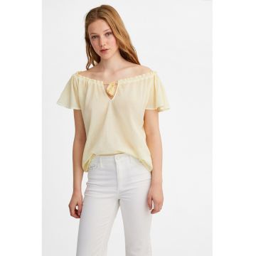 Tricou din bumbac cu decolteu pe umeri