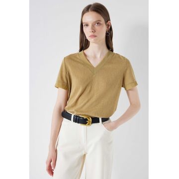 Tricou lejer cu decolteu in V