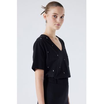 Tricou lejer cu decolteu in V