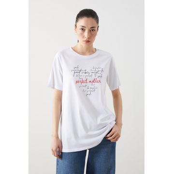 Tricou cu decolteu la baza gatului si imprimeu text