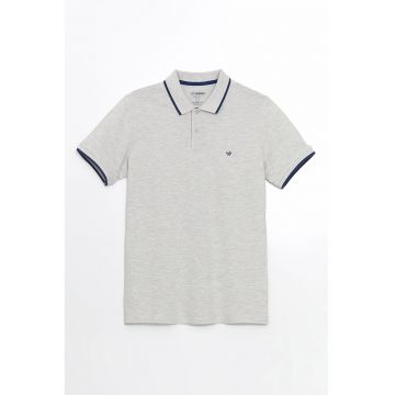 Tricou polo cu fenta cu nasturi
