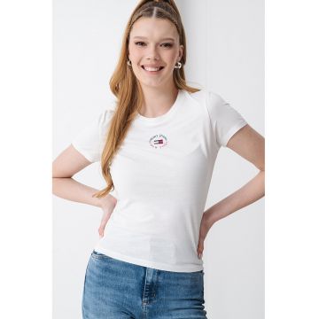 Tricou slim fit cu detaliu logo