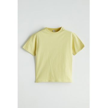 Tricou uni cu decolteu la baza gatului
