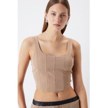 Top crop cu decolteu rotund